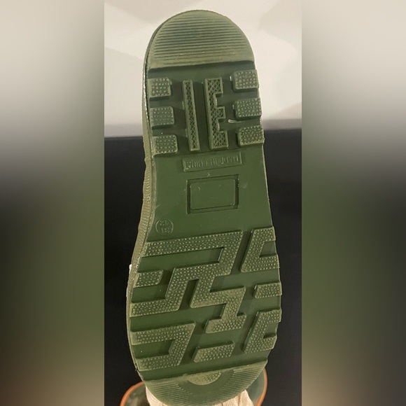 NWOT Kidorable Size 1 Super Cute Dinosaur Rain Boot 
Made Rubber
Cotton lining - Picture 4 of 5